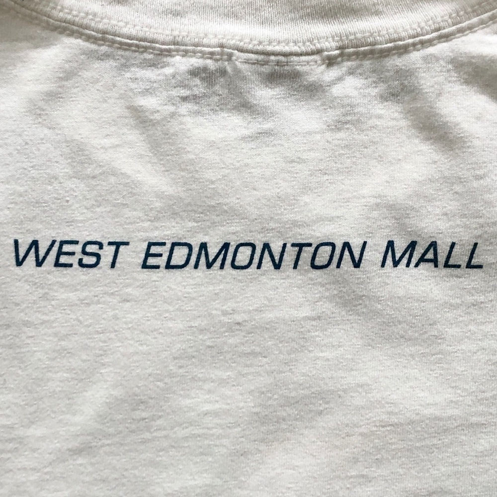 Hooters, Vintage T shirt, West Edmonton Mall, Mens Size‎ Large, Good Condition - Picture 6 of 8